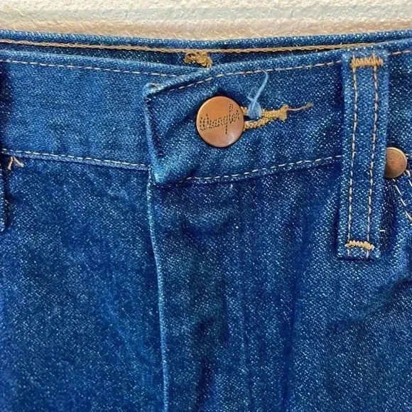 WRANGLER Women’s Denim Cut-Offs - Picture 3 of 6